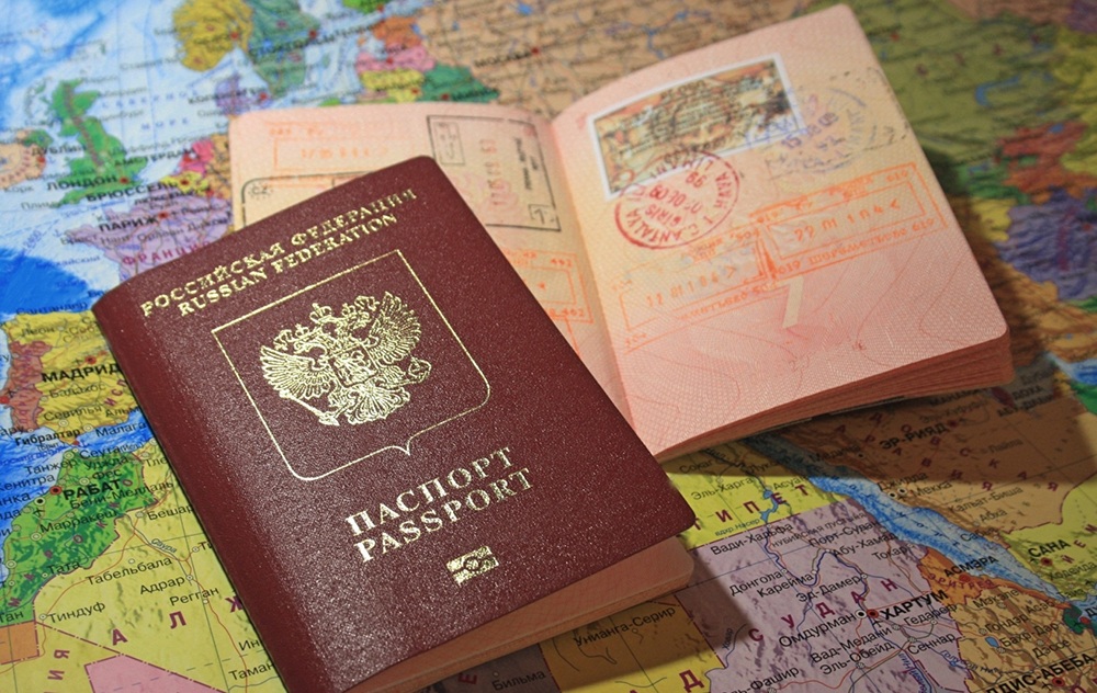 Как получить второй загранпаспорт